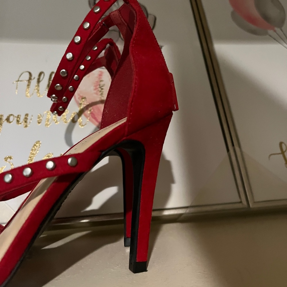 heels - Picture 2 of 3